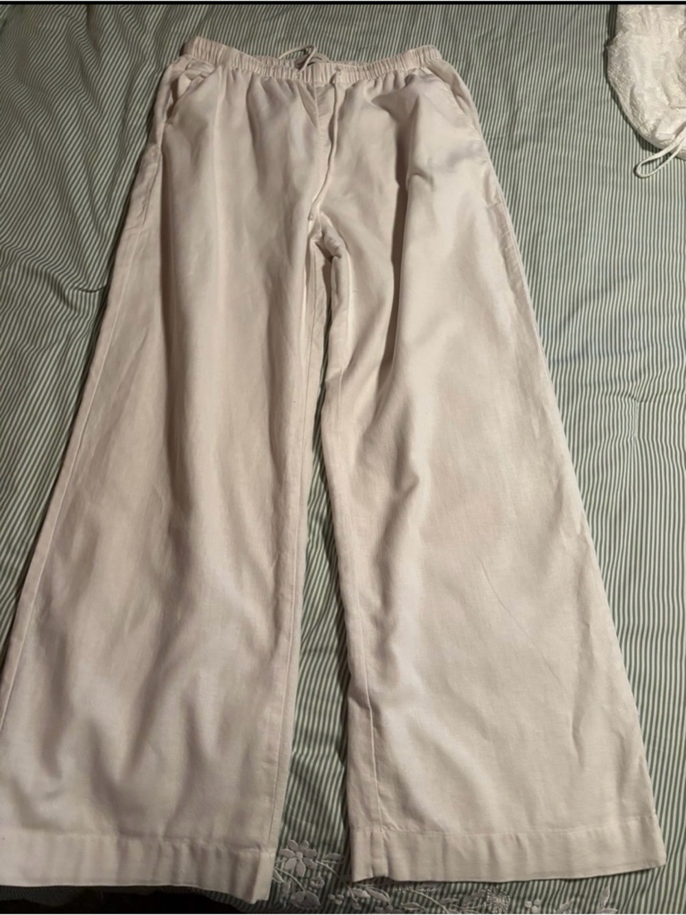 Abercrombie & Fitch Cream Drawstring Relaxed Pants